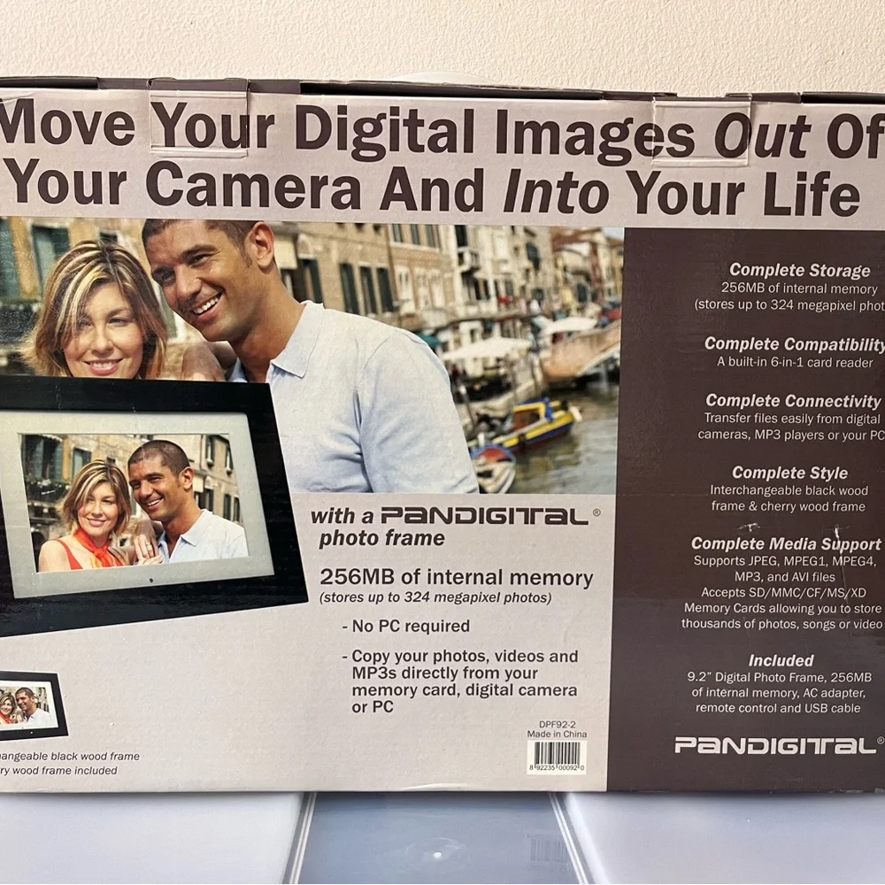 Pandigital 9.2 Inch Digital Photo Frame - Black